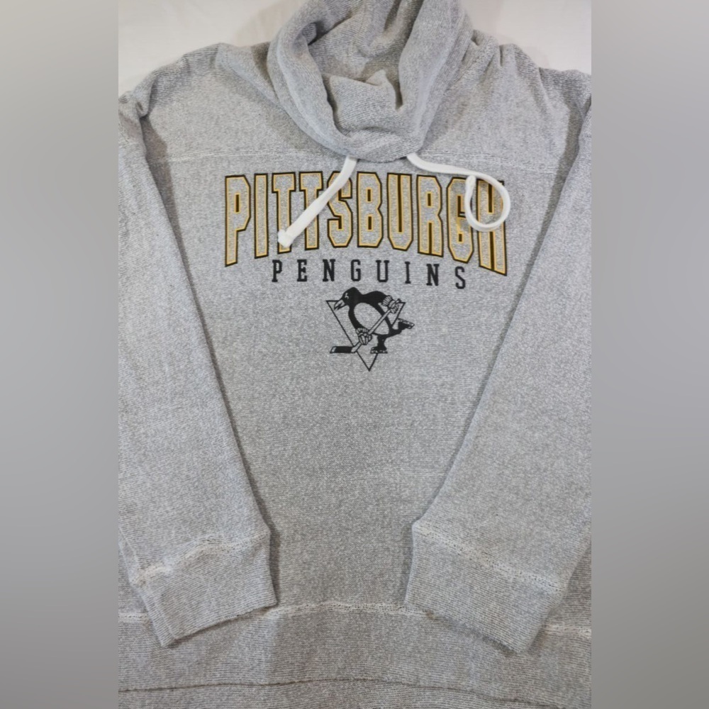 Pittsburgh Penguins Women’s Vintage Sweatshirt – Size Medium | Good Condition‍